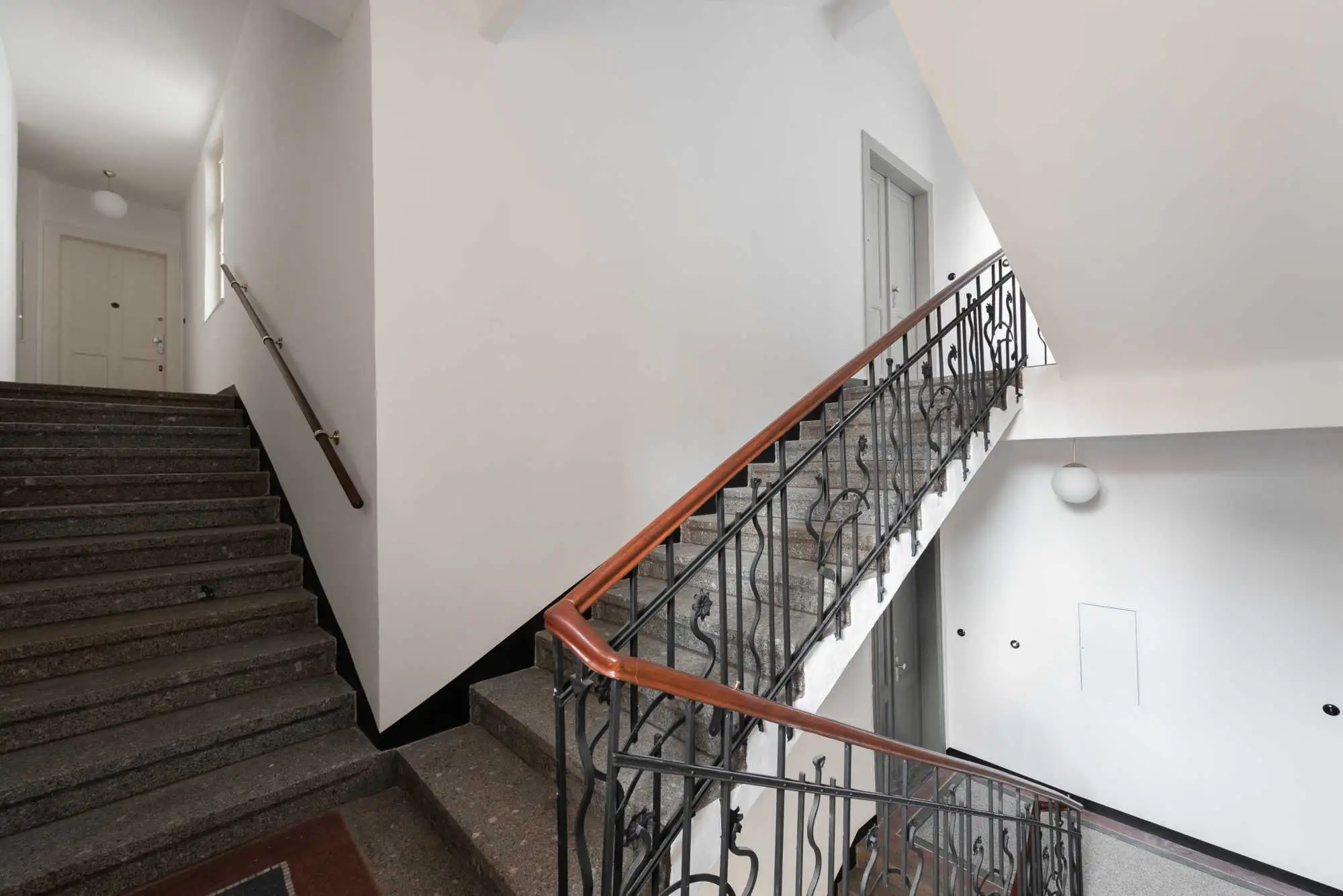 Rekonstrukce bytového domu, Praha 3 – fotografie 7 z 13