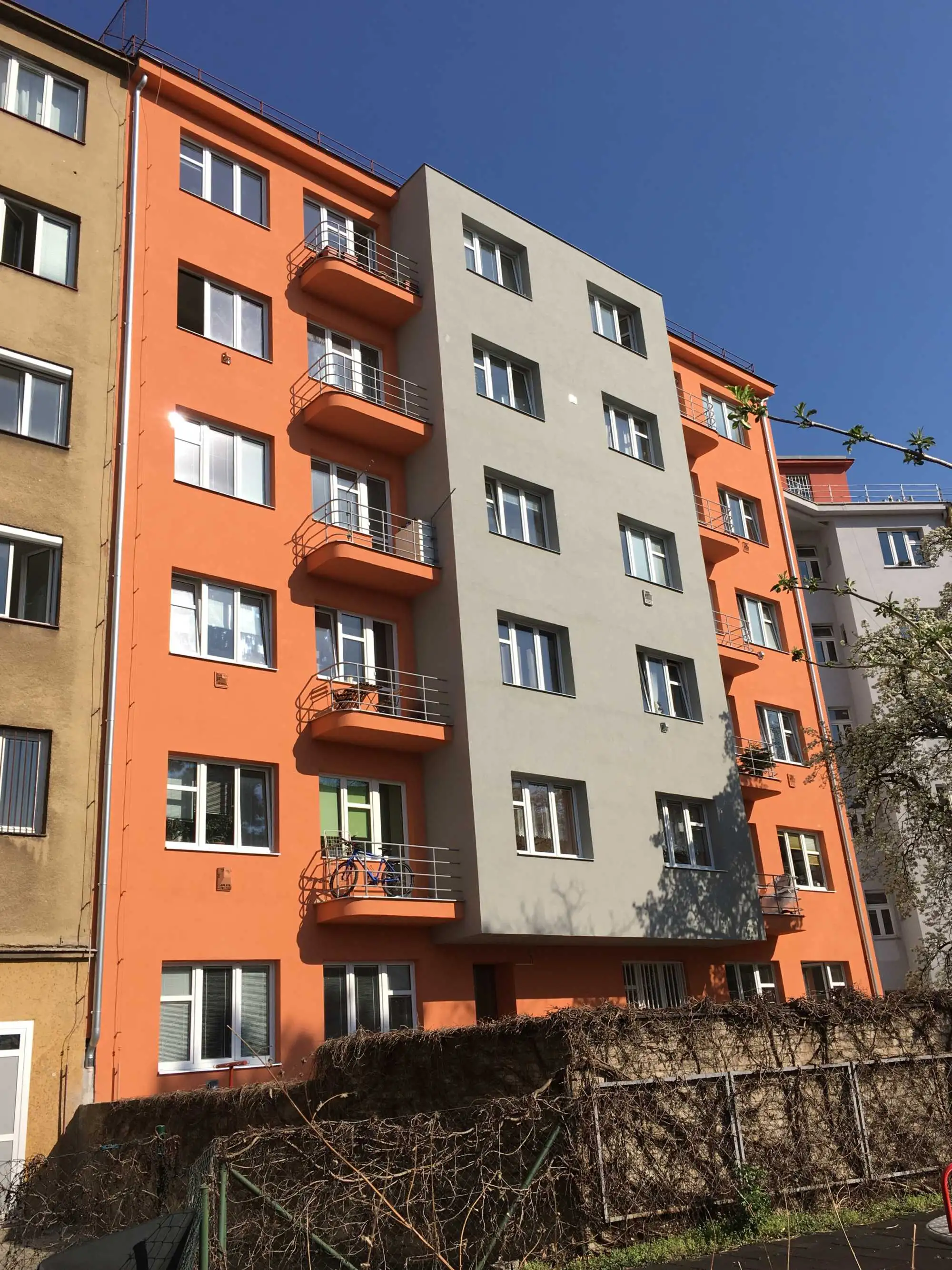 Rekonstrukce a zateplení fasád – fotografie 9 z 18